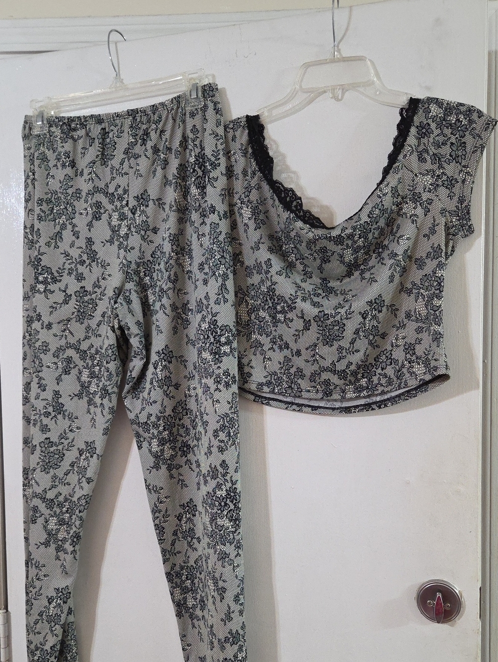 Victoria's Secret Black and Cream Floral Lace-Trim Cami & Pants Set - Picture 4 of 4